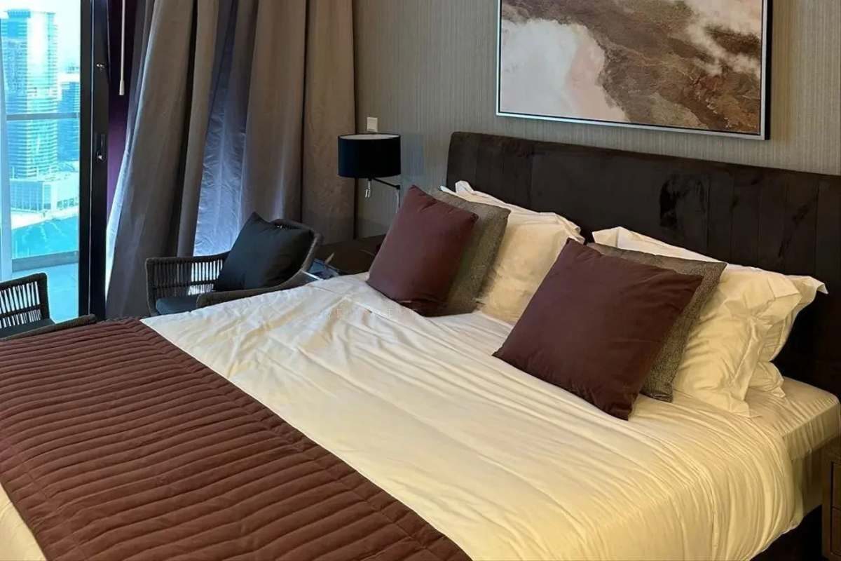 Dormitorio de Aykon City Tower B con vistas a Business Bay