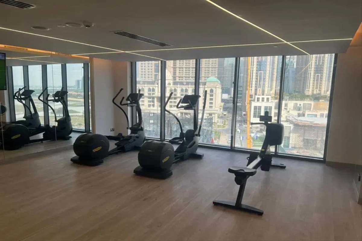 Gimnasio de Aykon City Tower B con vistas a Business Bay