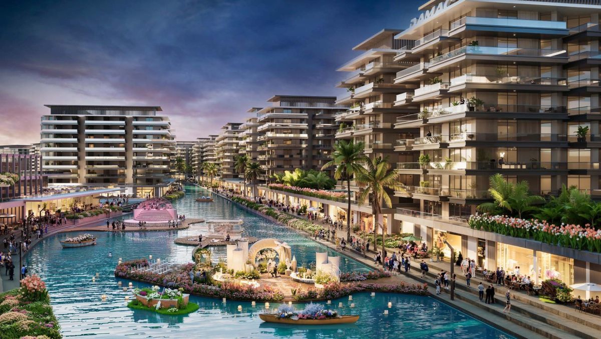 Damac Riverside Views, Dubái: canal entre edificios al atardecer