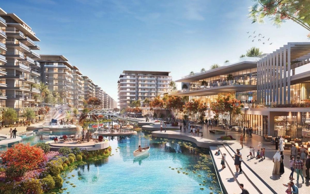 Edificios de Damac Riverside Views junto al canal y el paseo comercial en Dubai Investment Park 2